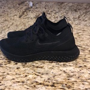 LIKE NEW!! Nike epic react ALL BLACK